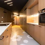 The Tourist 2bd/2bh Apt, Terrace+parking, By Cohost Διαμέρισμα Κλαϊπέντα