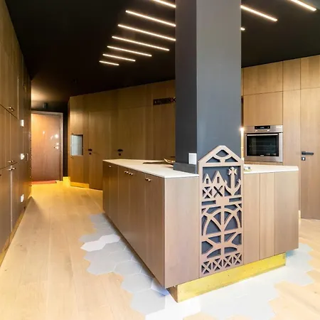 Butas The Tourist 2bd/2bh Apt, Terrace+parking, By Cohost *