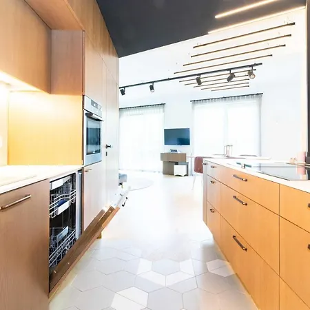 Butas The Tourist 2bd/2bh Apt, Terrace+parking, By Cohost