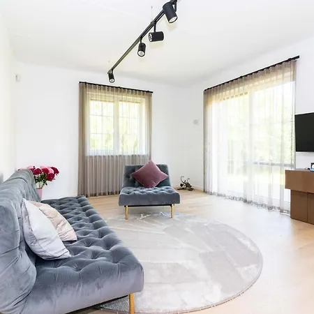 Butas The Tourist 2bd/2bh Apt, Terrace+parking, By Cohost *