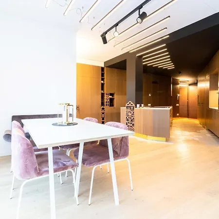 The Tourist 2bd/2bh Apt, Terrace+parking, By Cohost 克莱佩达