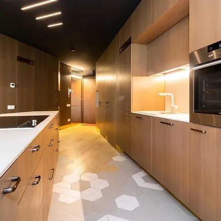 The Tourist 2bd/2bh Apt, Terrace+parking, By Cohost Butas Klaipeda