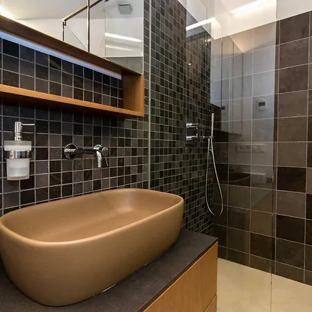 The Tourist 2bd/2bh Apt, Terrace+parking, By Cohost * Klaipeda