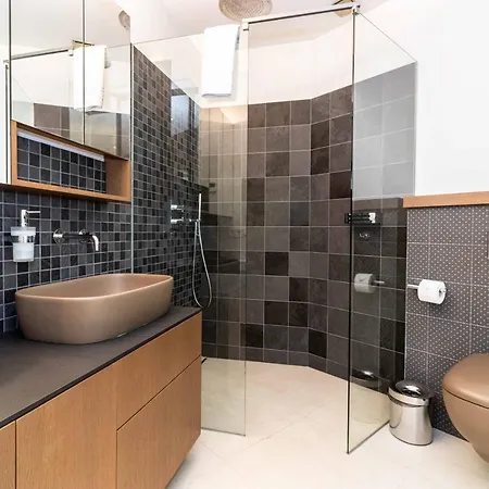 The Tourist 2bd/2bh Apt, Terrace+parking, By Cohost Butas Klaipeda