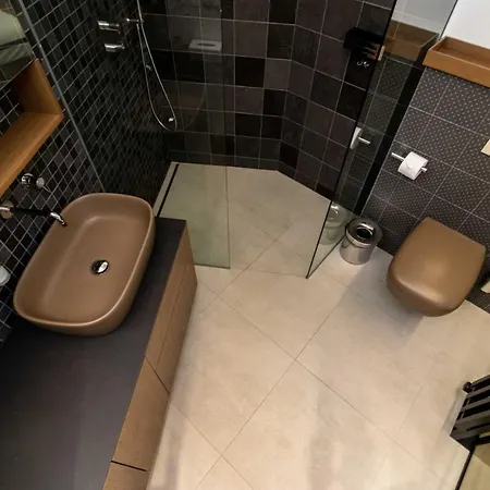 The Tourist 2bd/2bh Apt, Terrace+parking, By Cohost Butas *