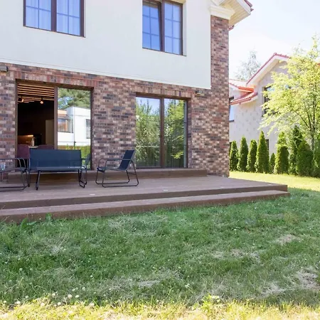 The Tourist 2bd/2bh Apt, Terrace+parking, By Cohost *