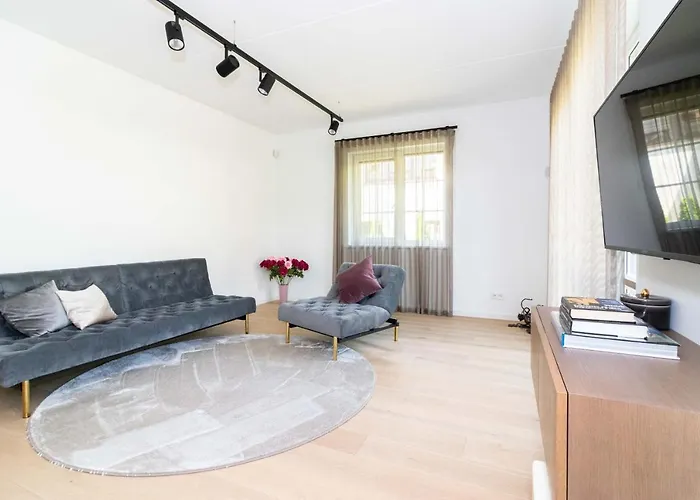 The Tourist 2bd/2bh Apt, Terrace+parking, By Cohost 公寓 *