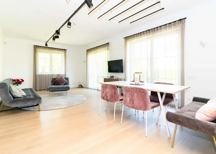 The Tourist 2bd/2bh Apt, Terrace+parking, By Cohost * 克莱佩达