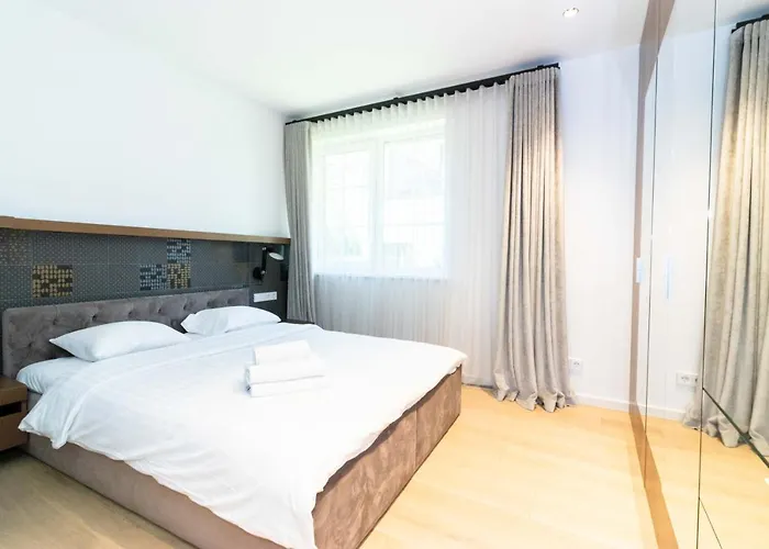 The Tourist 2bd/2bh Apt, Terrace+parking, By Cohost * 克莱佩达