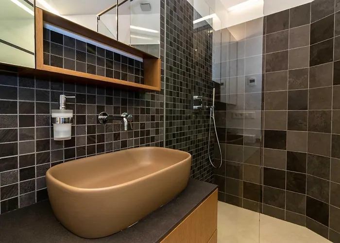 The Tourist 2bd/2bh Apt, Terrace+parking, By Cohost * 克莱佩达