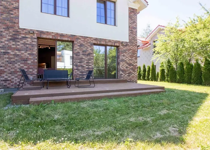 The Tourist 2bd/2bh Apt, Terrace+parking, By Cohost *